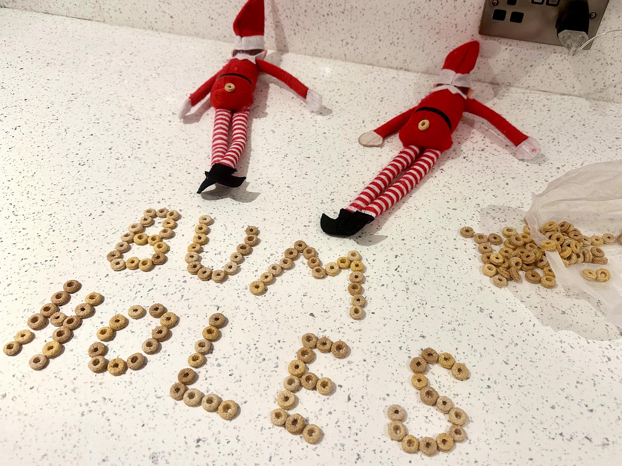 elf-on-shelf-ideas-2025-quick-funny-cereal
