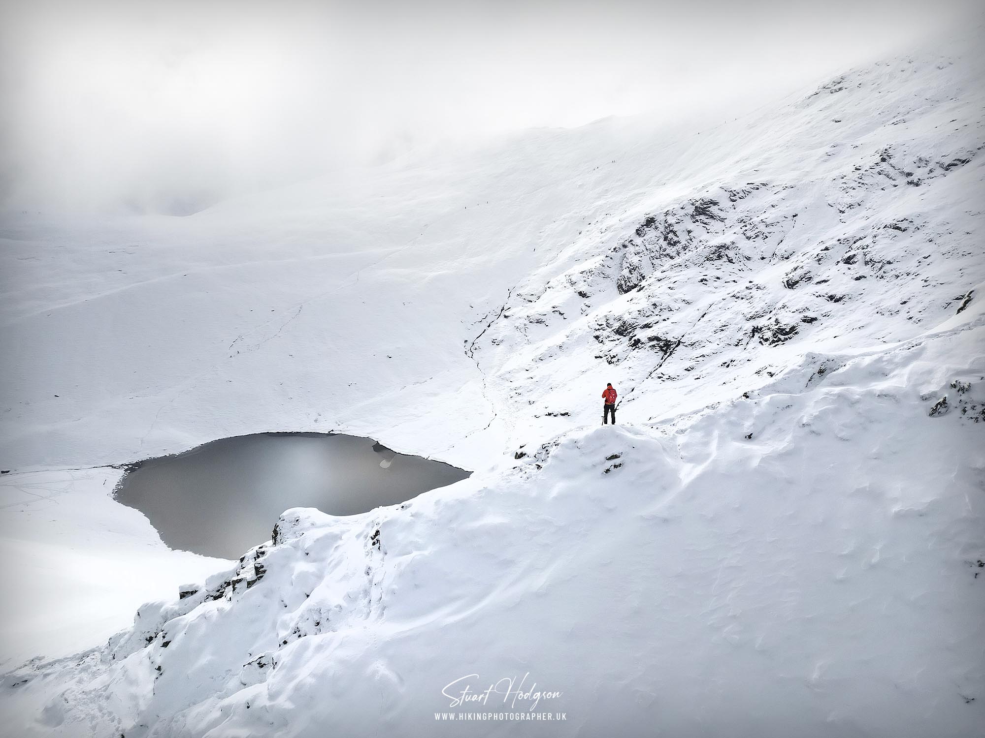 lake-district-uk-snow-mountains-view-sharp-edge