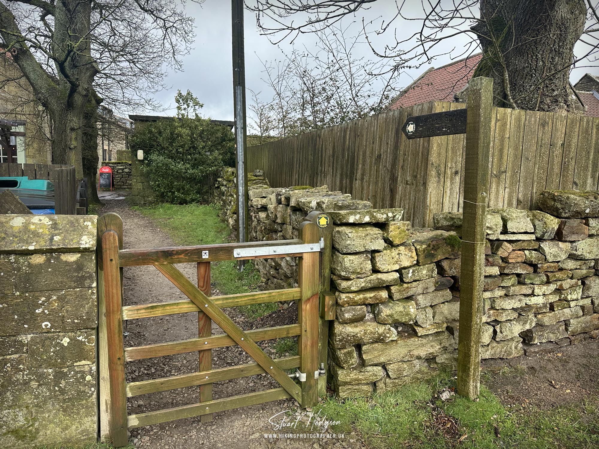 mallyan-spout-hotel-walk-path