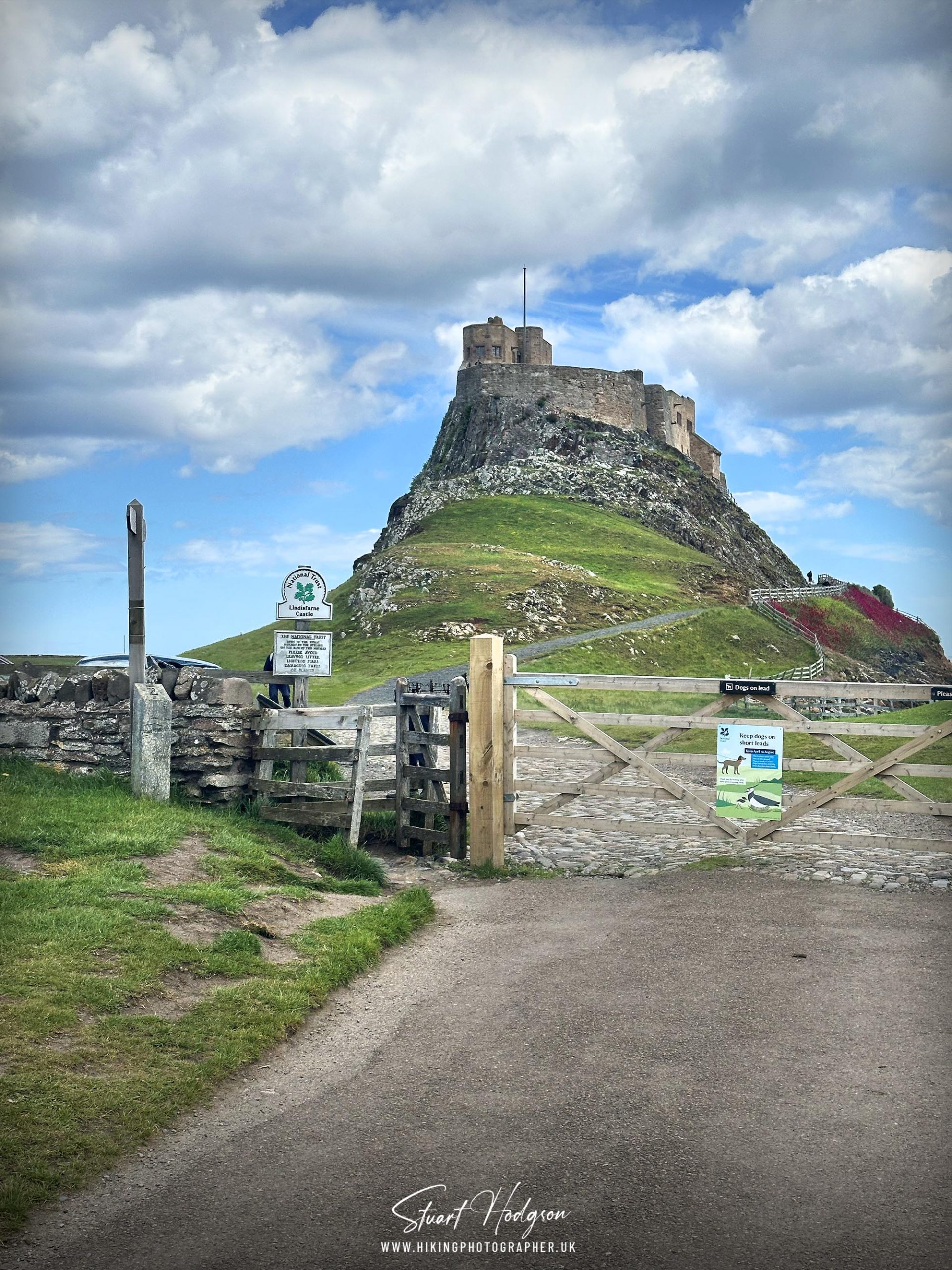 holy-island-lindisfarne-castle-northumberland-walk-causeway-location-tides