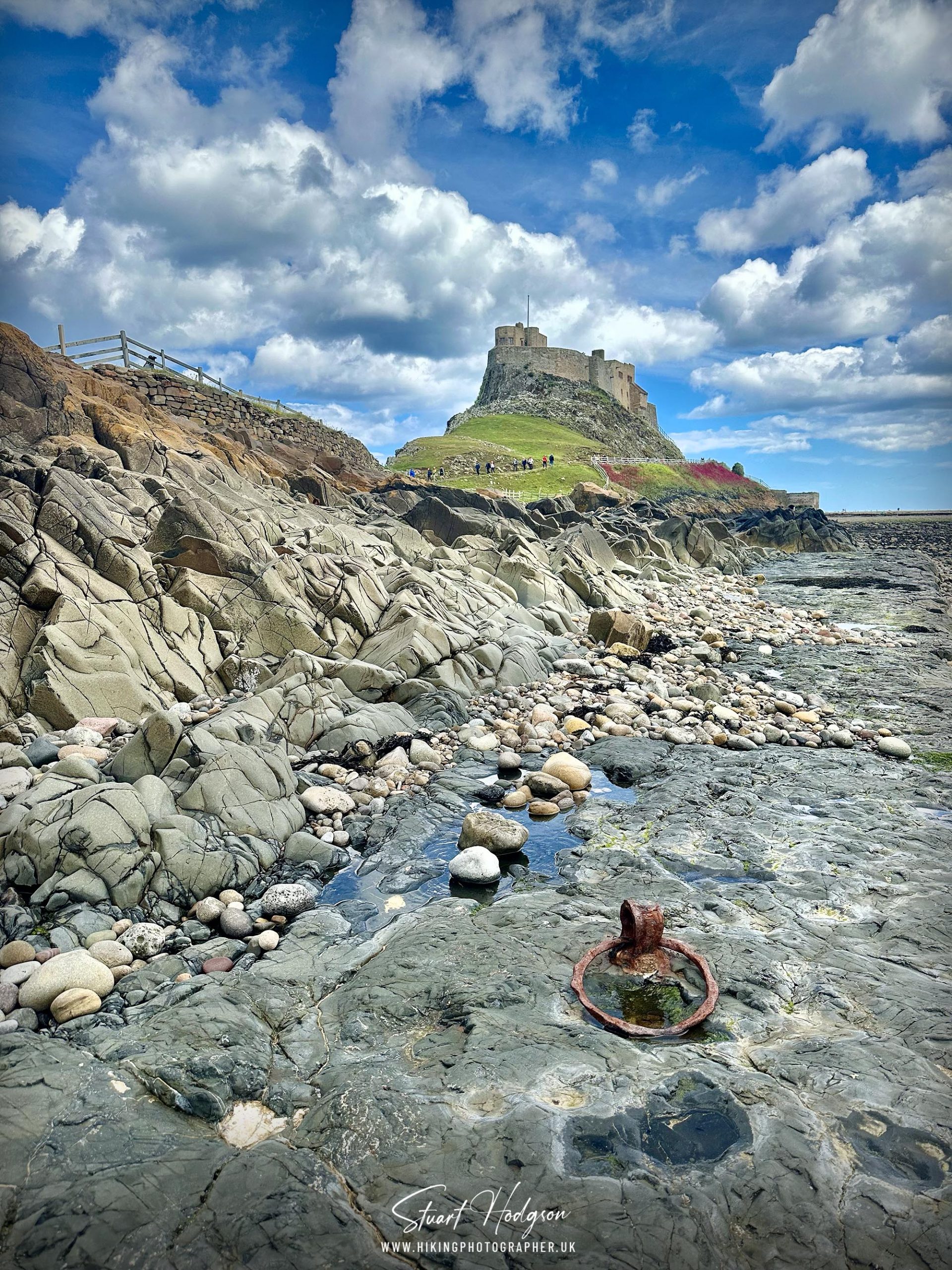 holy-island-lindisfarne-castle-northumberland-walk-causeway-location-tides