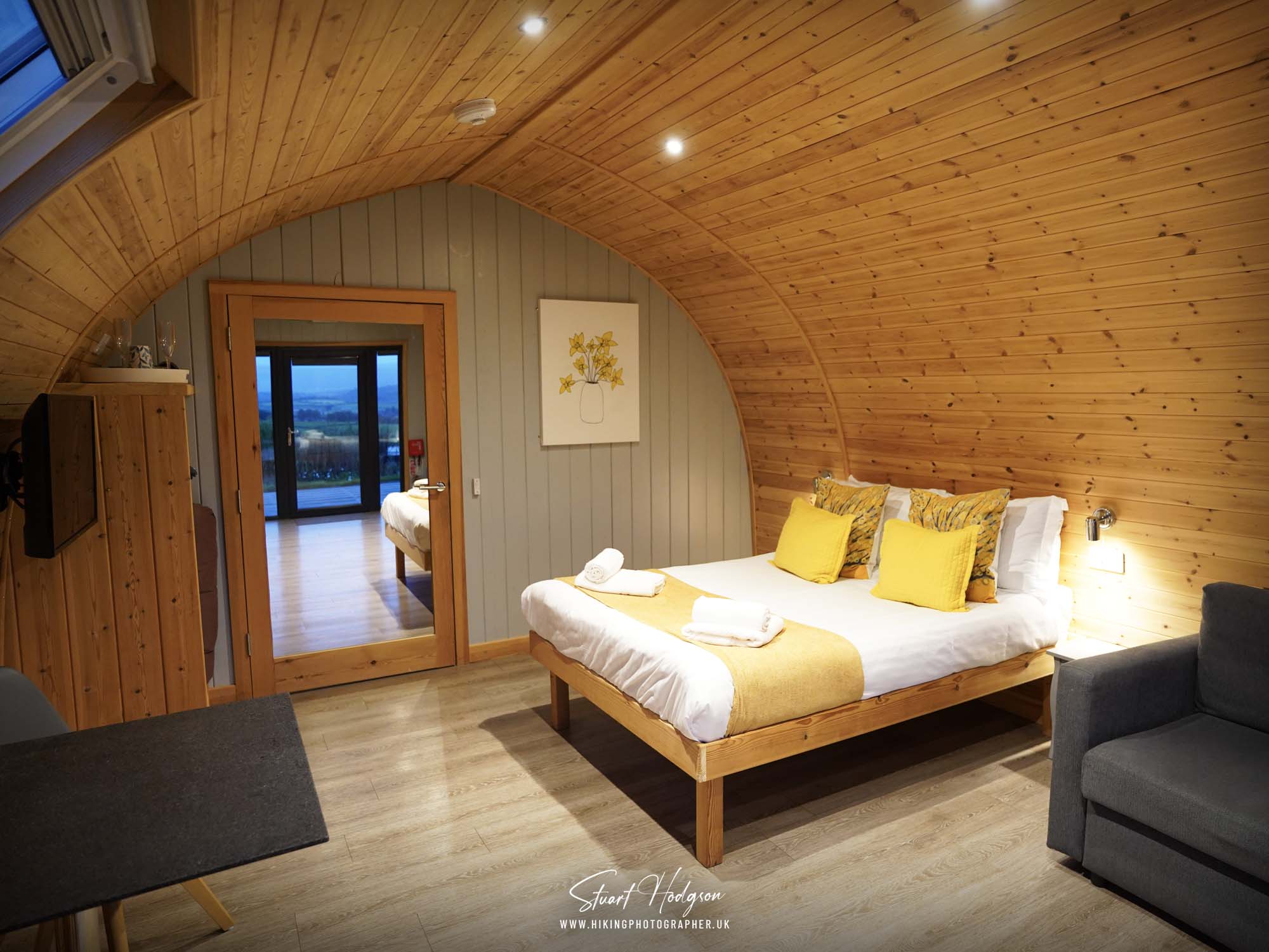 herding-hill-farm-review-lodges-glamping-rooms-interior-2