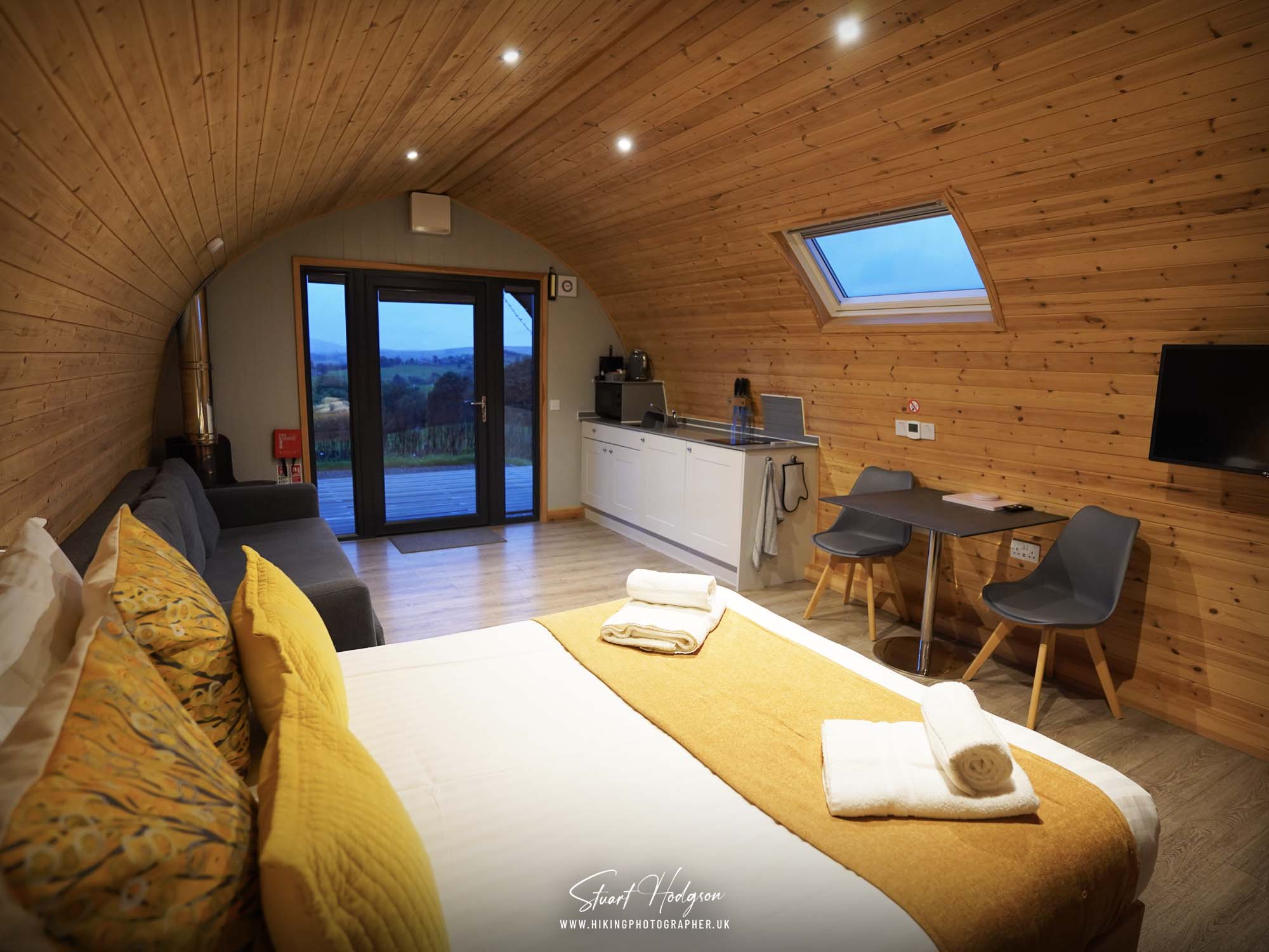 herding-hill-farm-review-lodges-glamping-rooms-interior